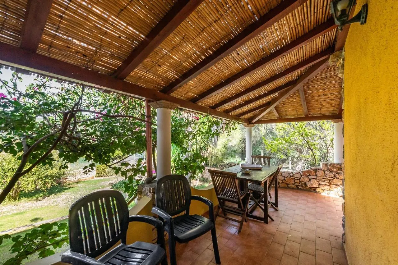 Villa Maladroxia 0*,